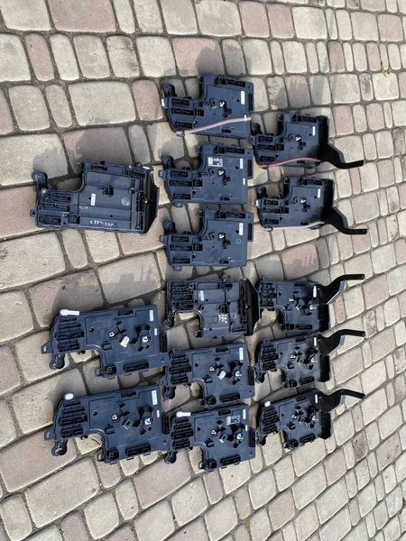 LOW VOLTAGE CONTROLLER LEFT Tesla Model 3 2018-, Model Y 2020-2025 107867390H фото