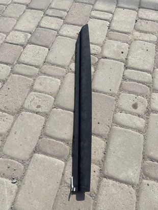 Накладка згину дверей задньої лівої нижня Tesla Model X 2016-2021 105154704B фото