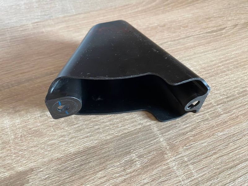 Кронштейн решітки переднього бампера лівий Tesla Model 3 2018-, Model Y 2020-2025 151446600A фото