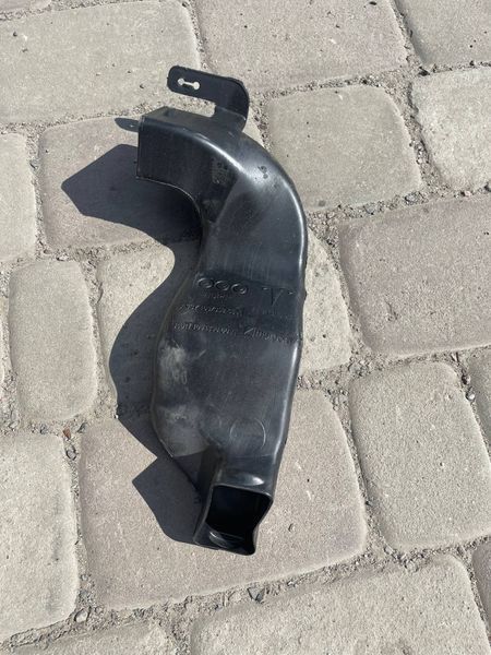 Повітропровід кутовий півцентальна стійка правий Tesla Model X 2016-2021 105389600A фото