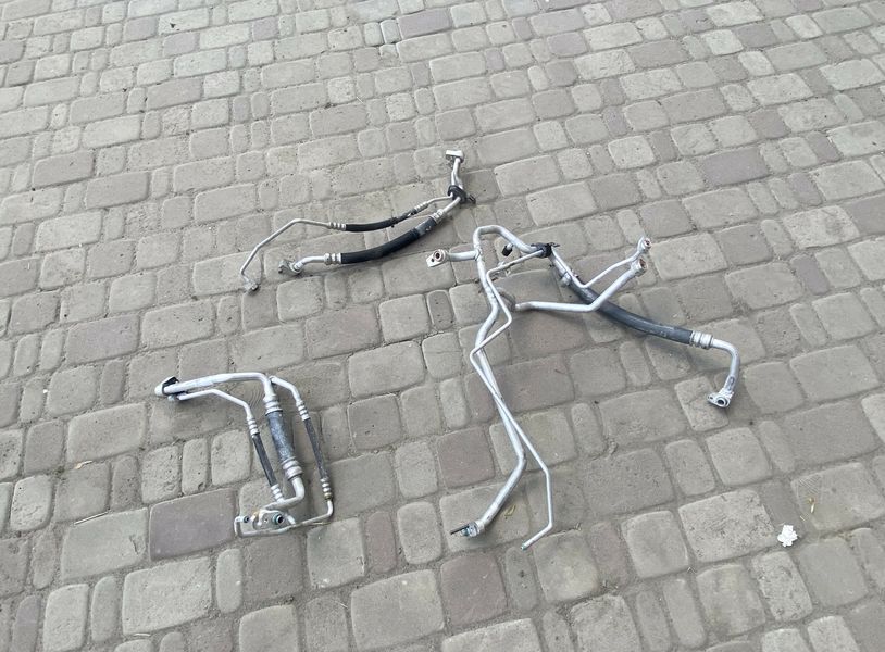 Трубка кондиціонера заднього ряду коротка Tesla Model X 2016-2021 103733400I фото
