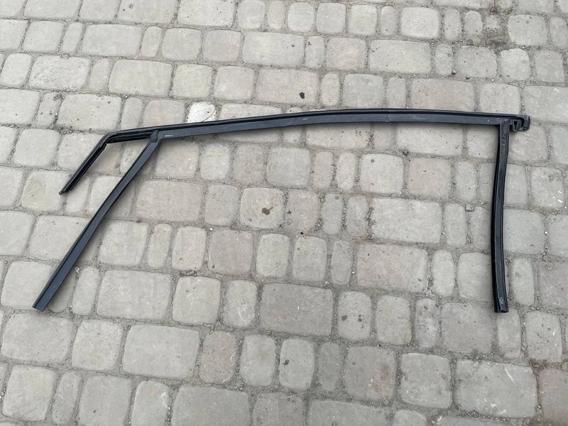 Молдинг дверей верхній передній правий Ford Escape 2013-2020, Ford Kuga 2012-2016 GJ5Z7821596B фото