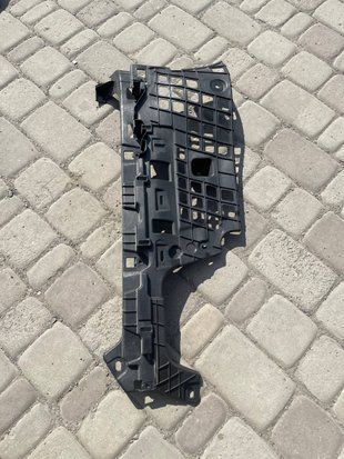 Кріплення обшивки арки заднє ліве Tesla Model X 2016-2021 заднє 104806500D фото