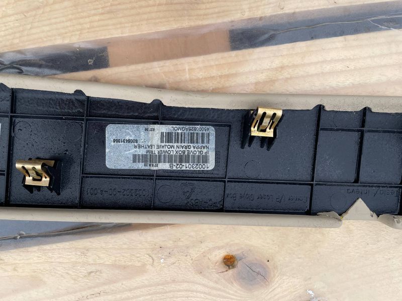 Накладка перчаточного ящика, бардачка нижняя Tesla Model S 2012-2020 100230102B фото
