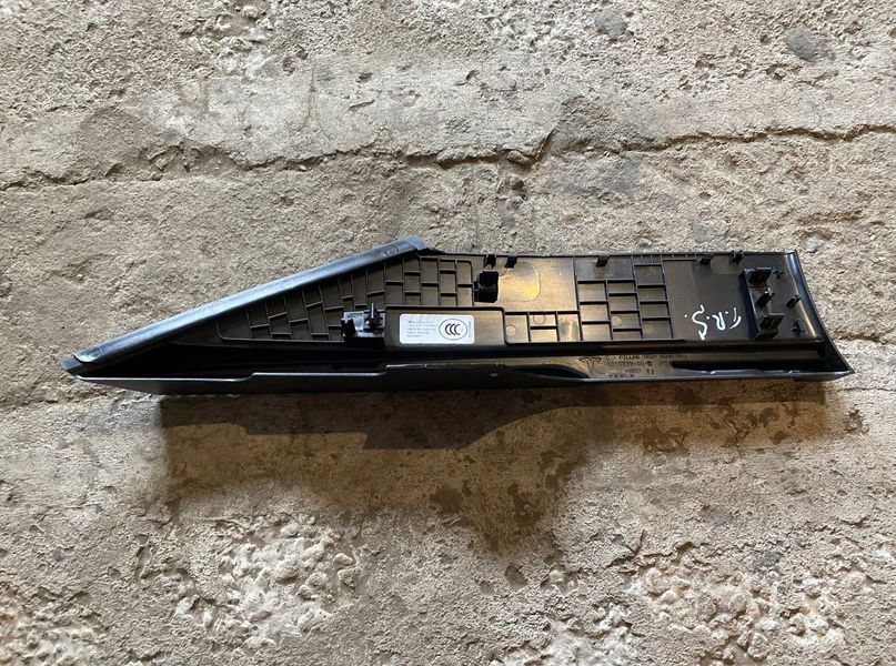 Накладка заднього багажника збоку під шторку права Tesla Model S 2012-2020 101633700D фото