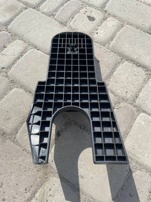 Кріплення полиці багажника ліве Tesla Model X 2016-2021 106684700A фото