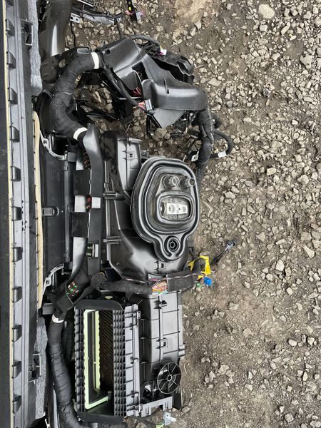 Торпедо передняя панель Audi Q3 83A 2019-2025 83B857001 фото