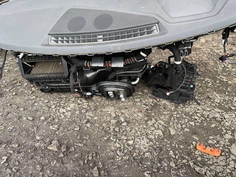 Торпедо передняя панель Audi Q3 83A 2019-2025 83B857001 фото